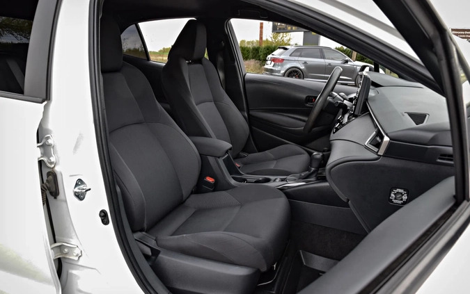 Toyota Corolla cena 63900 przebieg: 230000, rok produkcji 2019 z Boguchwała małe 529